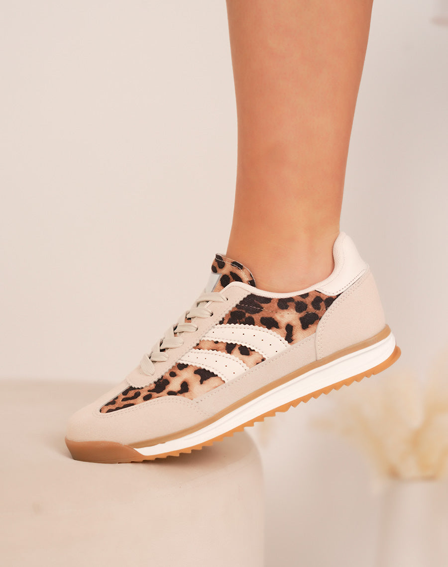Basket femme beige avec empiècements léopard et semelle crantée