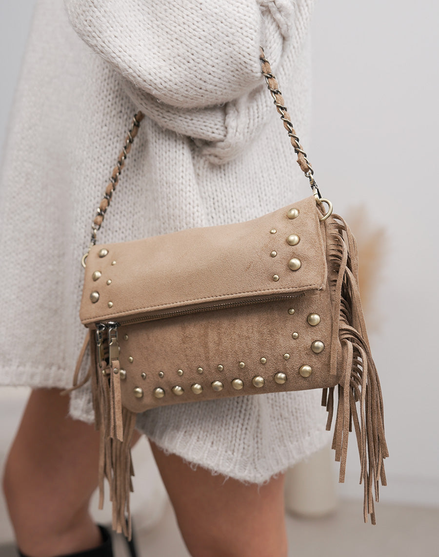 Sac pochette femme beige en suédine tendance avec franges et perles dorées