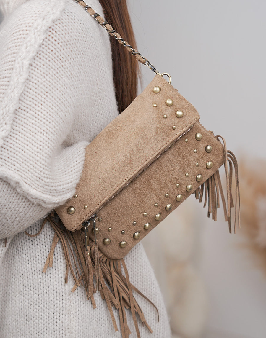 Sac pochette femme beige en suédine tendance avec franges et perles dorées