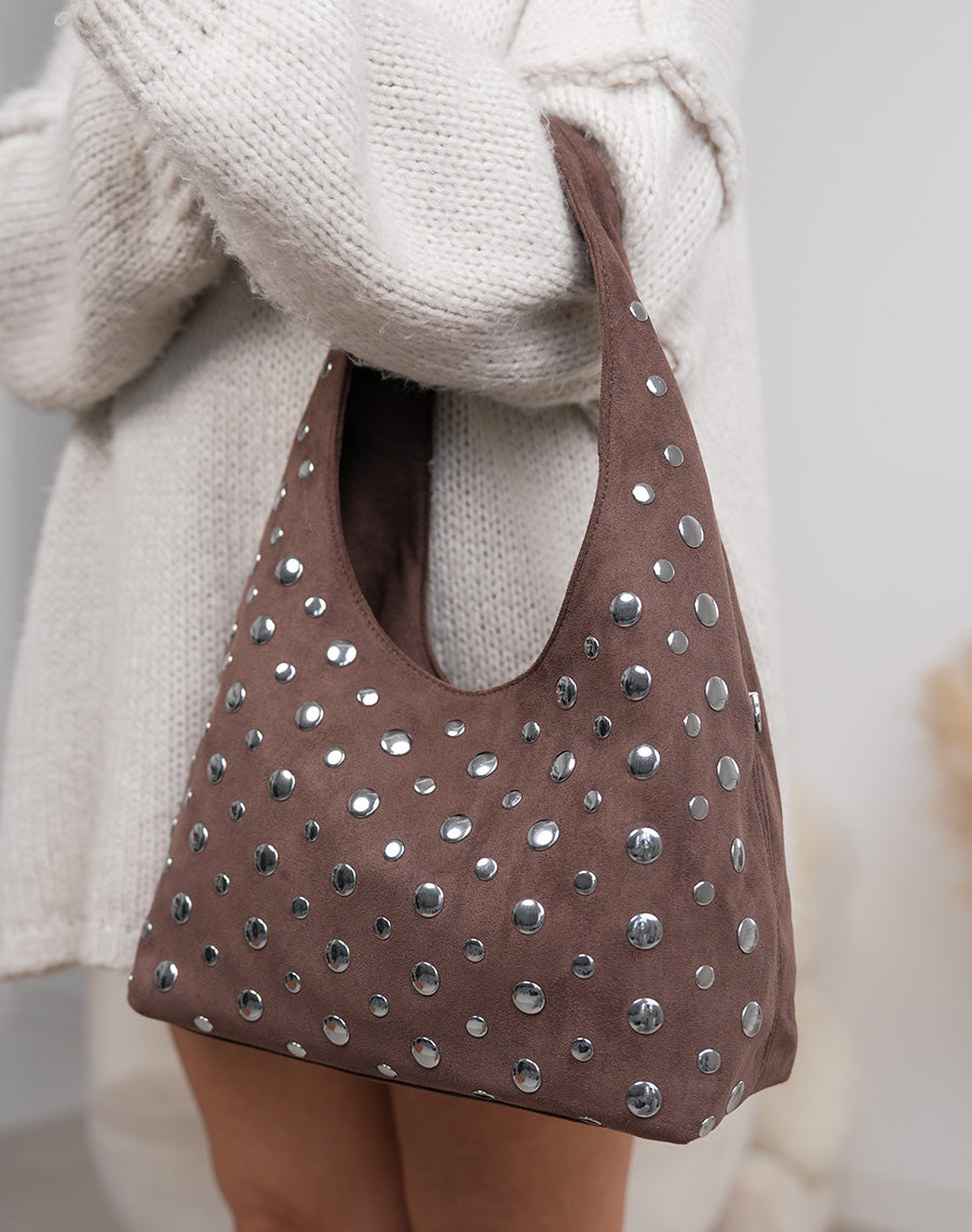Sac besace femme marron en suédine avec clous argentés et double bandoulière
