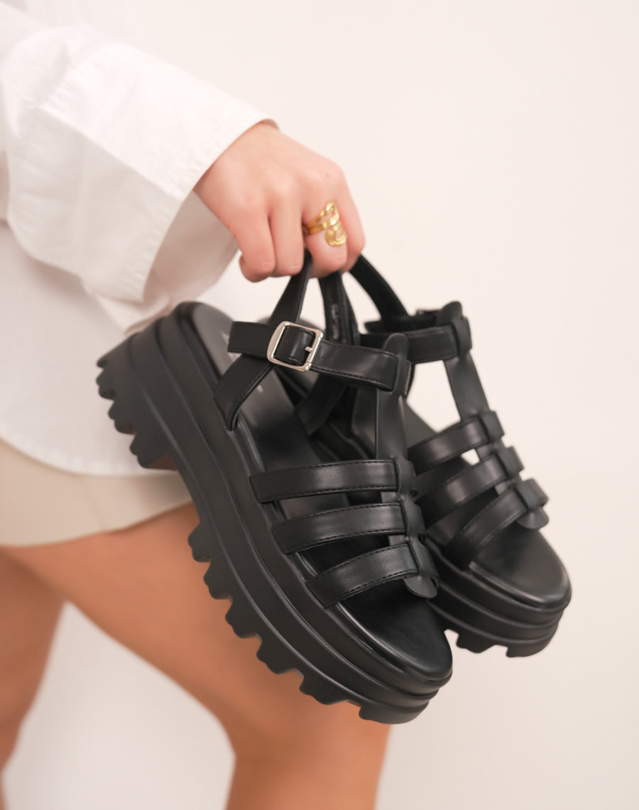 Nu-pieds femme noirs à triple bride tendance avec semelle crantée plateforme