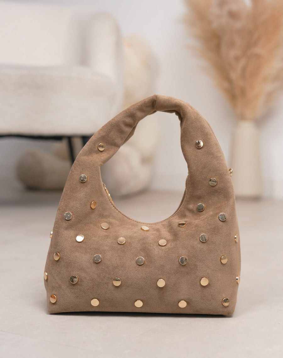 Sac besace femme beige en suédine avec clous dorés chic et pratique