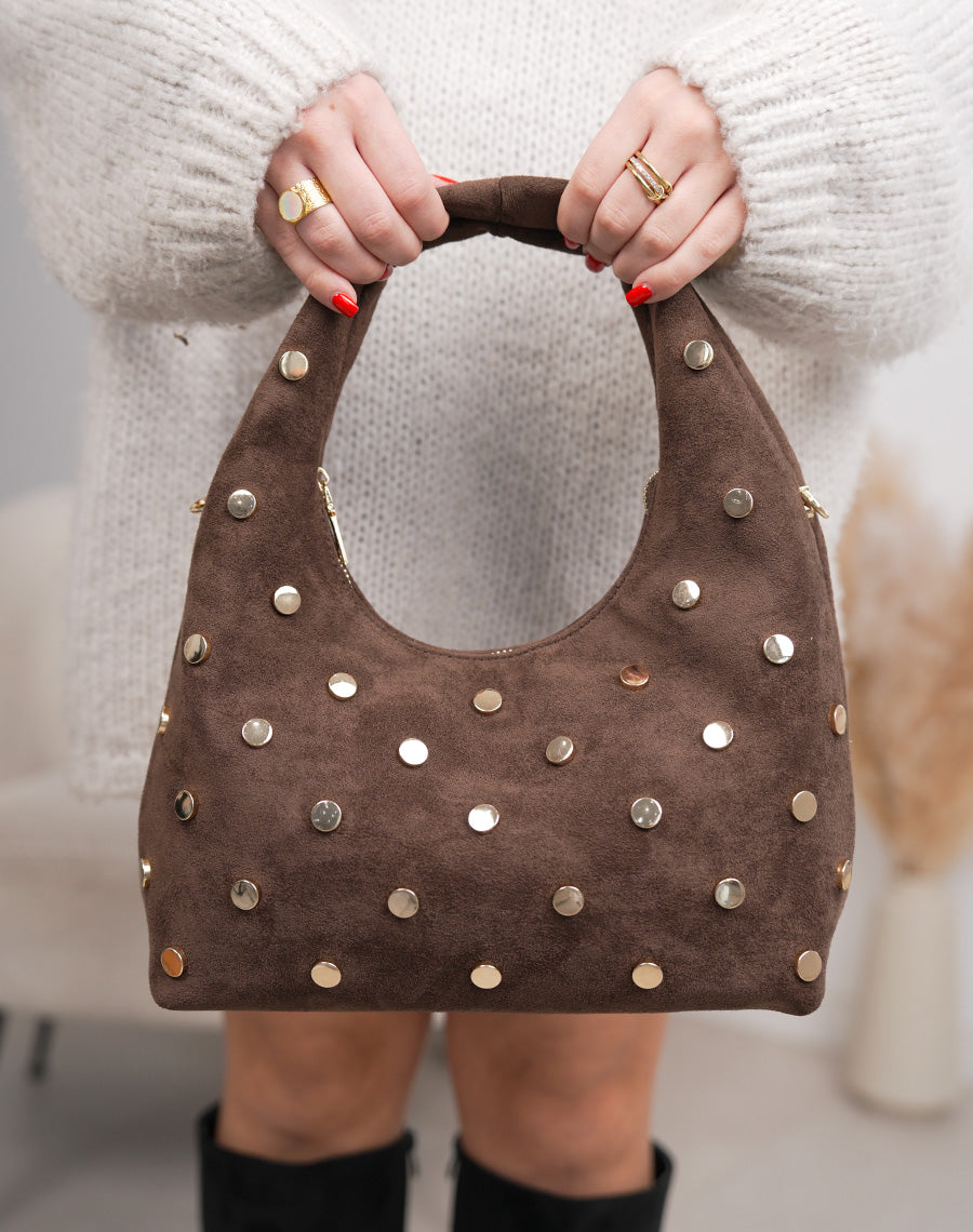 Sac besace marron en suédine avec clous dorés – Élégance rock et tendance