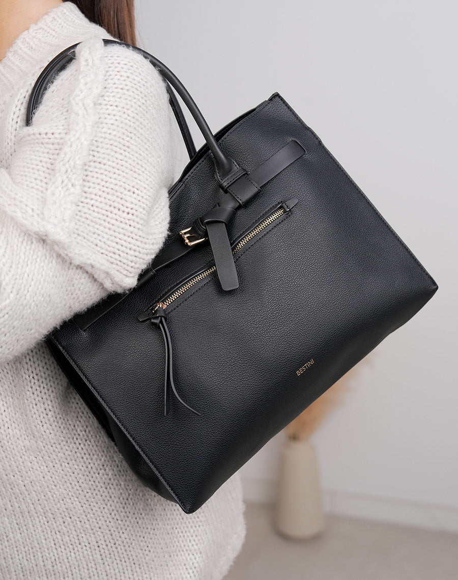 Sac noir effet grainé avec boucle décorative – Élégance et fonctionnalité au quotidien