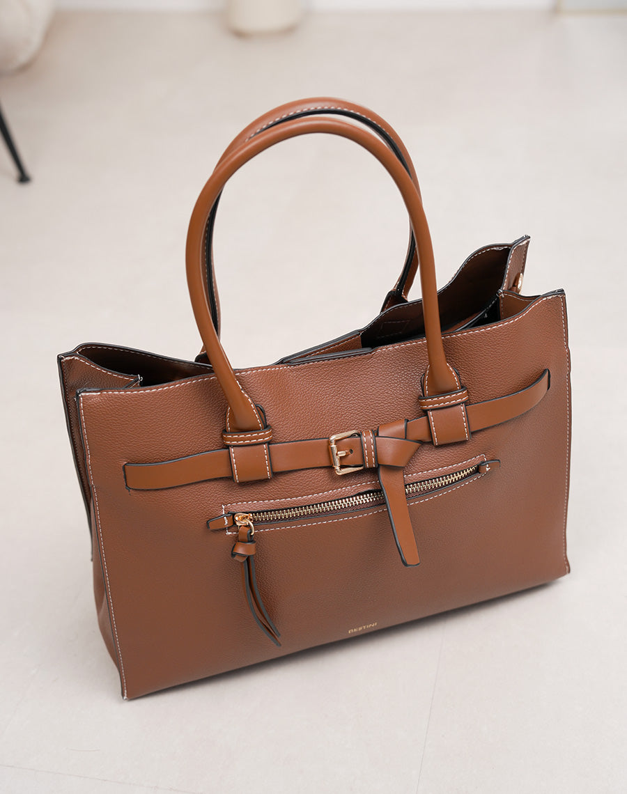 Sac camel effet grainé avec sangle décorative – Élégance et praticité réunies