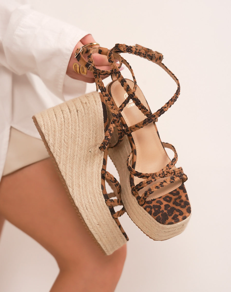 Sandales compensées femme léopard à lanières tressées et semelle effet corde
