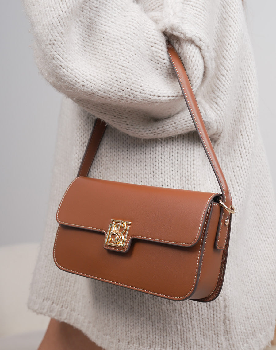 Sac pochette camel en similicuir avec détail doré et fermeture aimantée