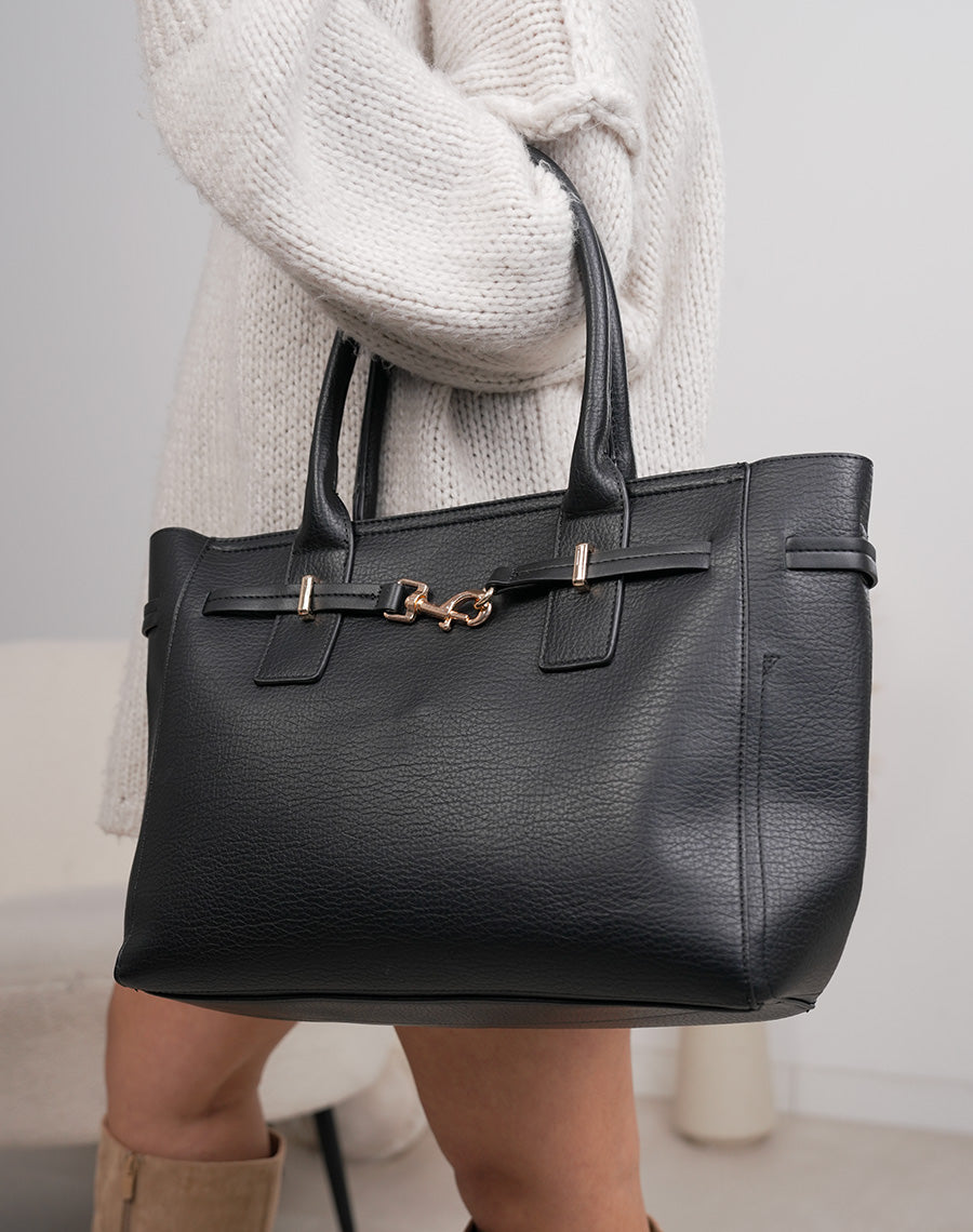 Sac noir effet grain avec sangle décorative et détail doré