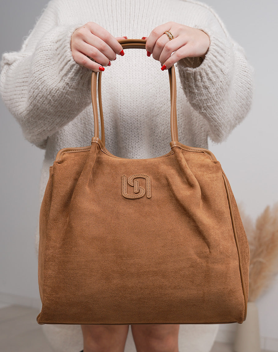 Sac camel en suédine avec détail en similicuir