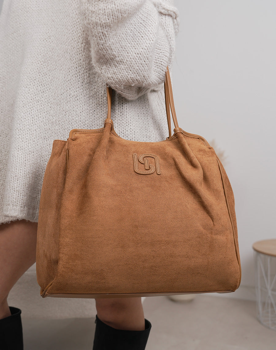 Sac camel en suédine avec détail en similicuir