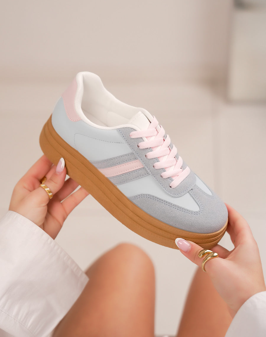 Baskets femme bleu pastel à triple semelle camel avec détails rose tendance