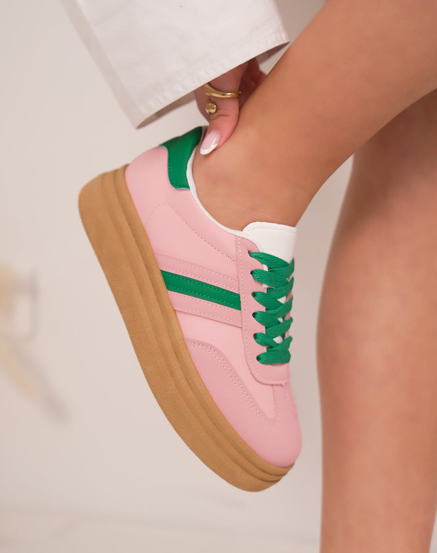 Baskets femme roses à triple semelle camel avec détails vert sapin tendance