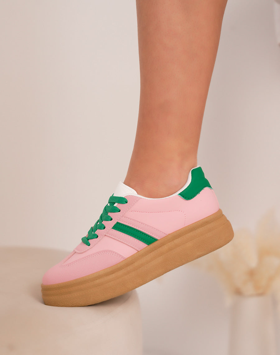 Baskets femme roses à triple semelle camel avec détails vert sapin tendance