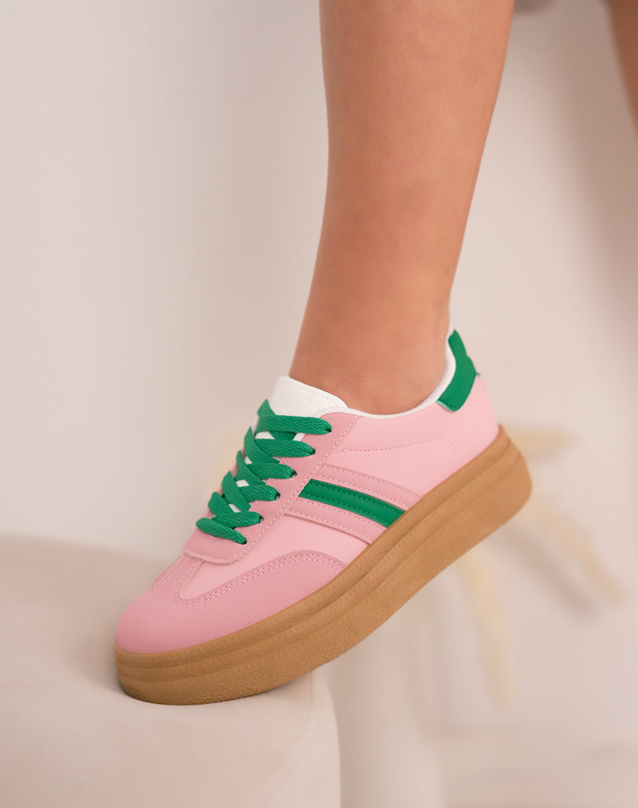 Baskets femme roses à triple semelle camel avec détails vert sapin tendance