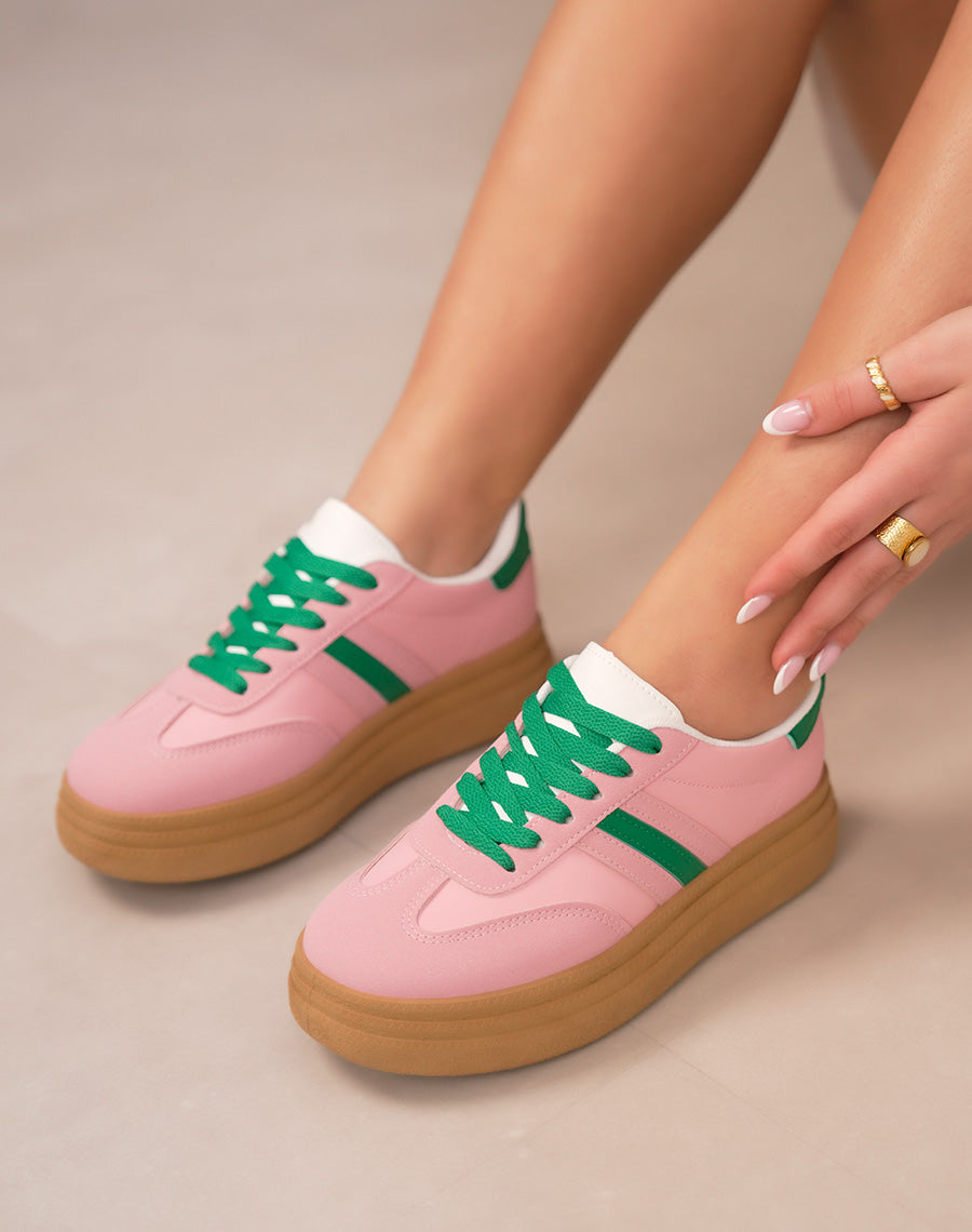 Baskets femme roses à triple semelle camel avec détails vert sapin tendance
