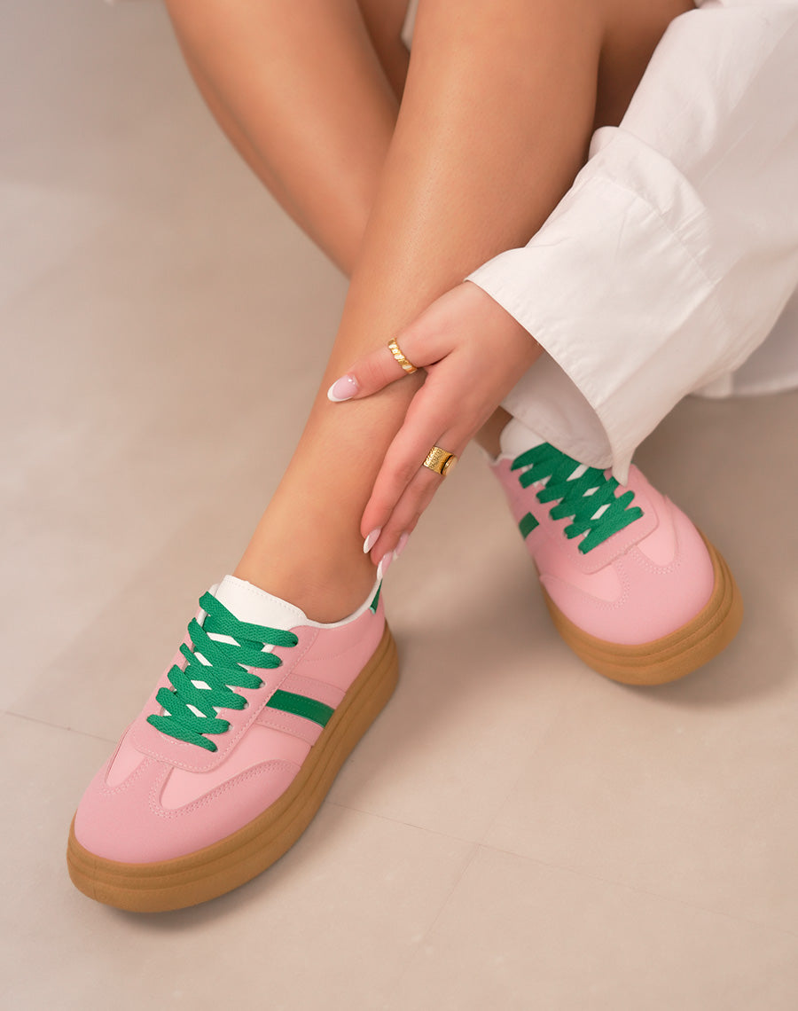 Baskets femme roses à triple semelle camel avec détails vert sapin tendance