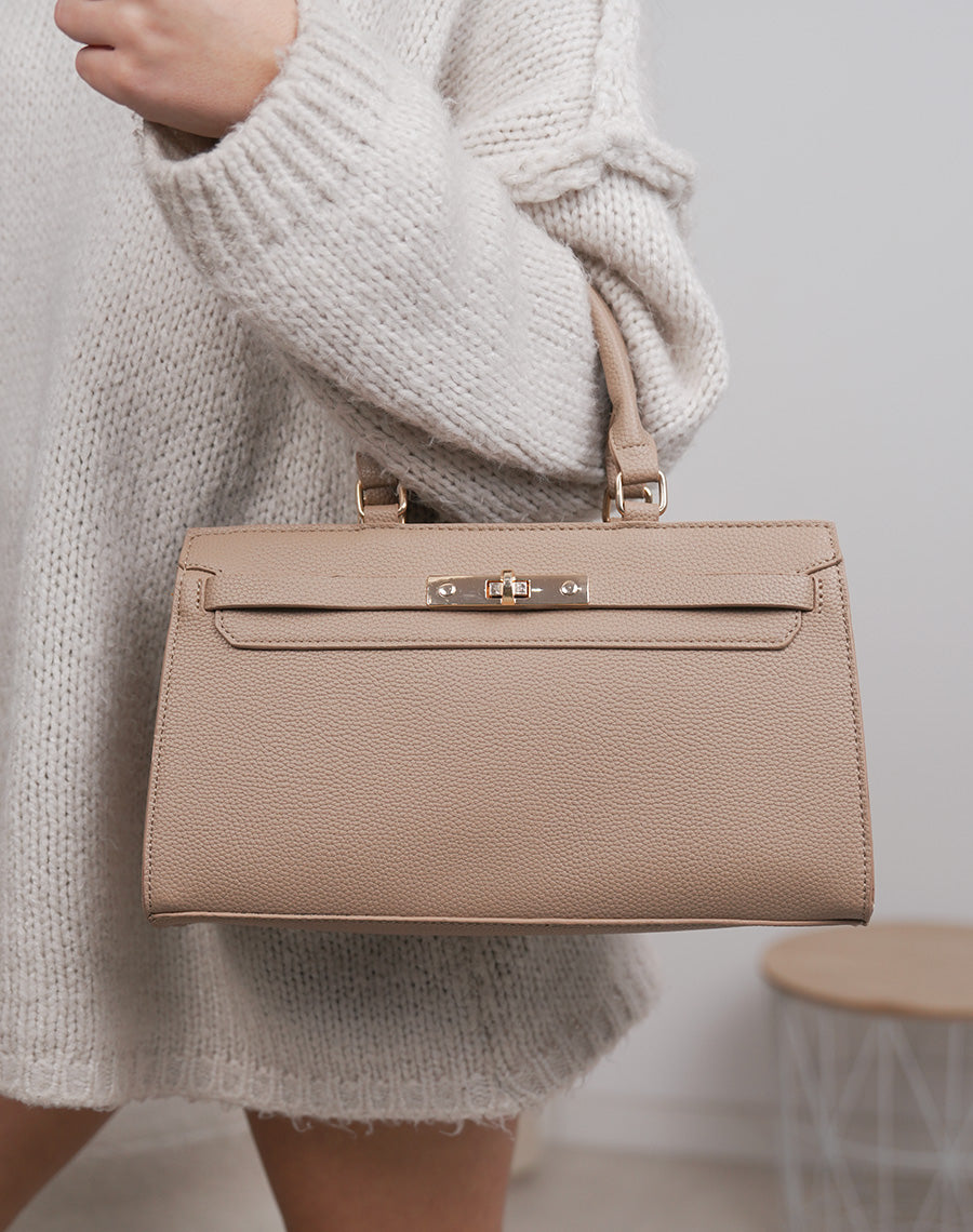 Sac beige foncé en similicuir grainé à fermoir doré
