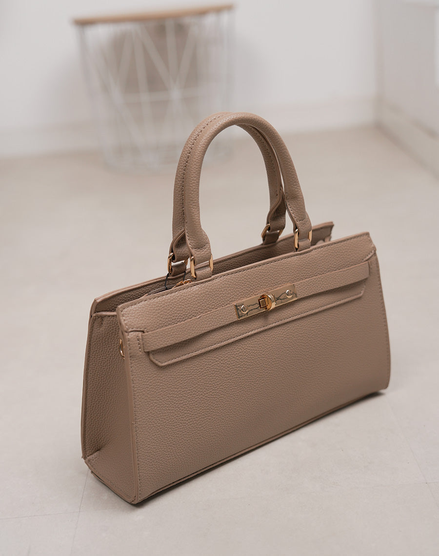 Sac beige foncé en similicuir grainé à fermoir doré