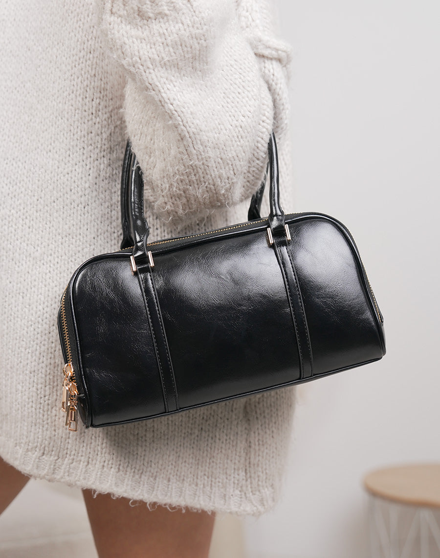 Sac noir brillant à double fermeture dorée
