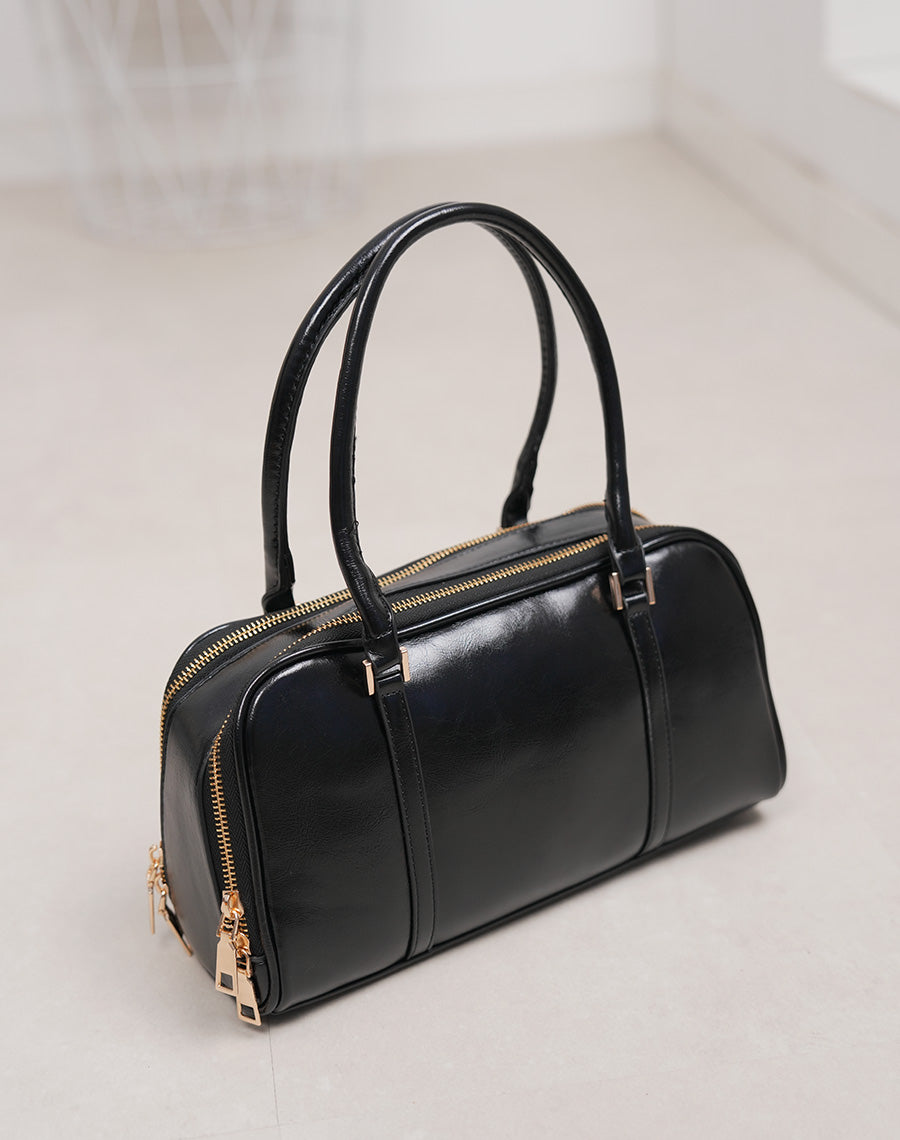 Sac noir brillant à double fermeture dorée