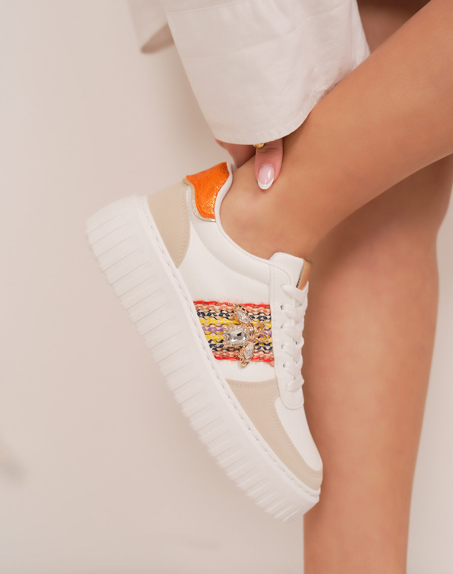 Baskets femme blanches et orange à bijou abeille et détail osier multicolore
