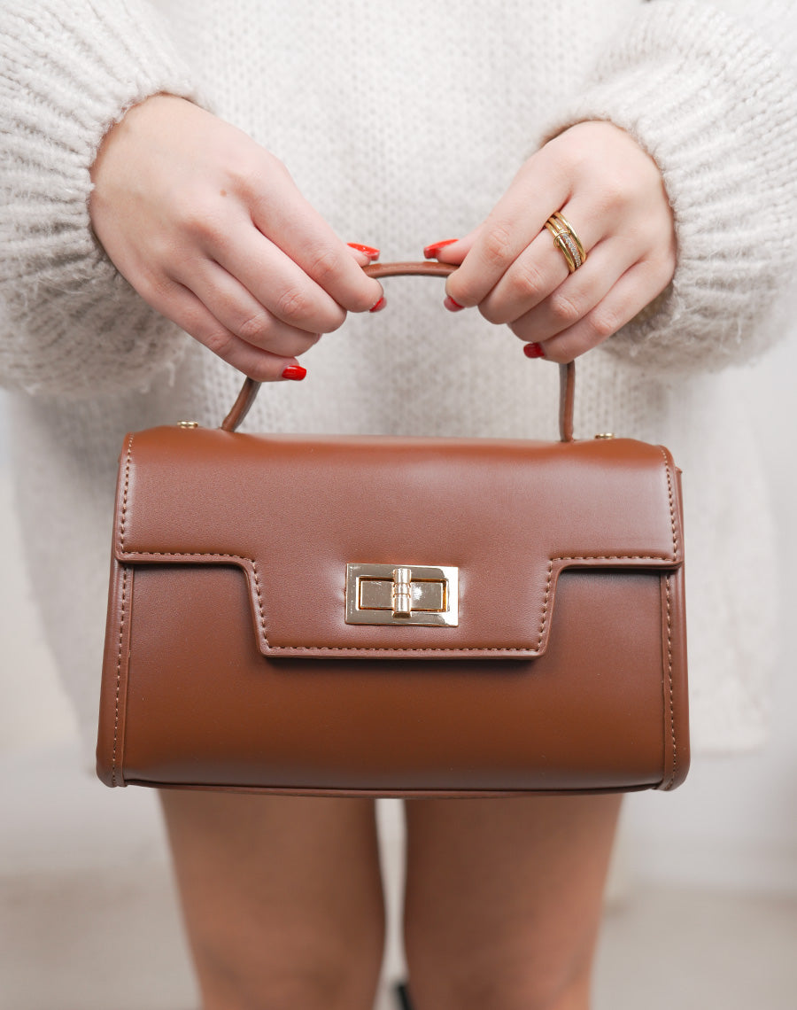 Sac camel foncé en similicuir avec fermeture tourniquet dorée