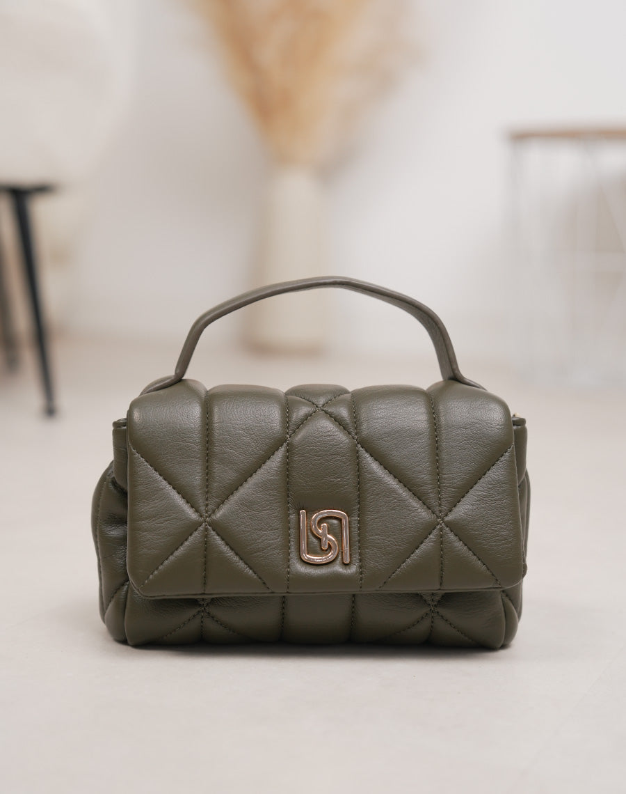 Petit sac vert kaki matelassé avec détail doré et fermeture aimantée