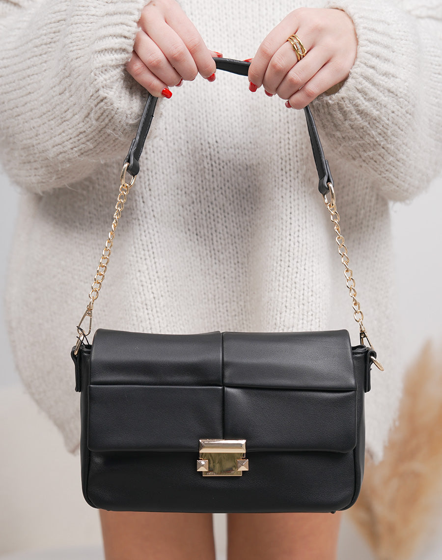 Sac noir matelassé avec fermeture aimantée dorée