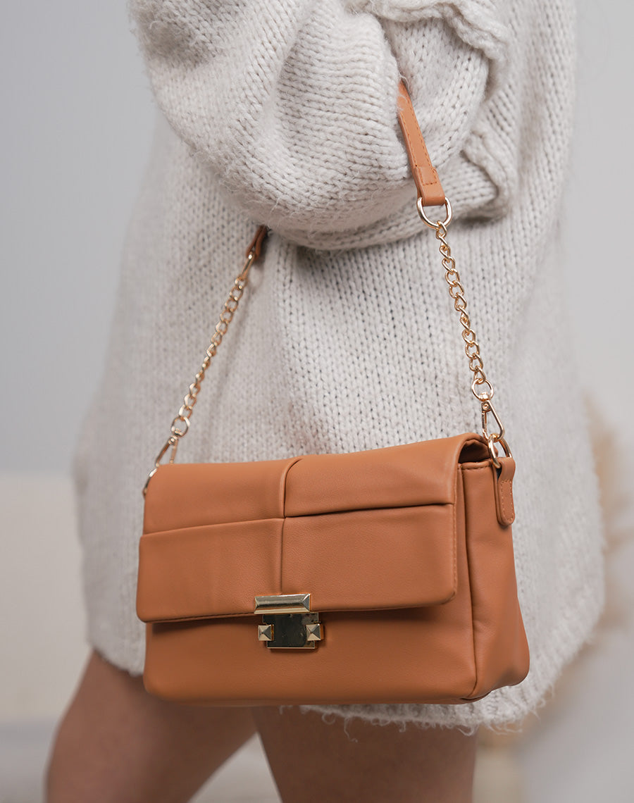 Sac camel matelassé avec fermeture aimantée dorée