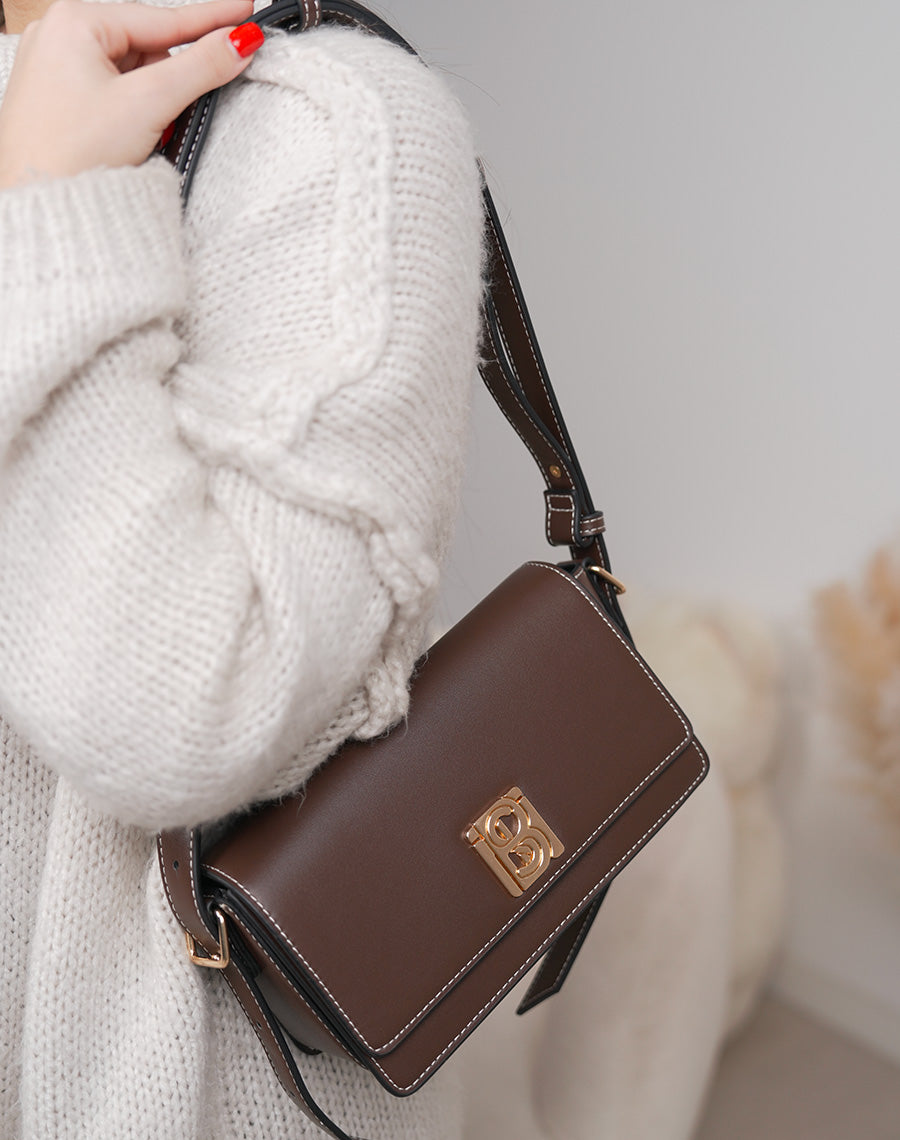 Sac marron à détail doré avec fermeture aimantée