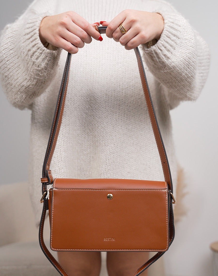 Sac camel à détail doré avec fermeture aimantée