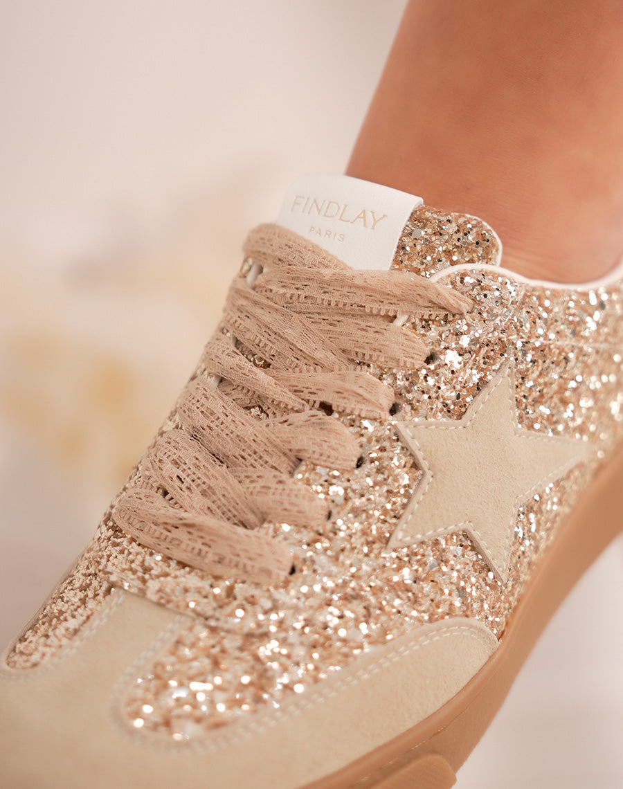 Baskets femme dorées pailletées en suédine beige tendance avec motif étoile