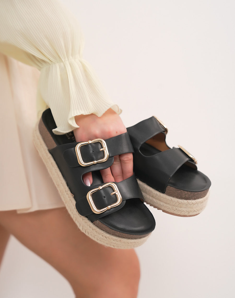 Mules femme noires à boucles dorées et semelle plateforme tressée