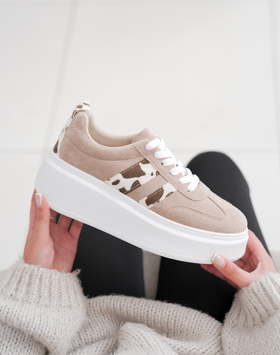 Basket femme taupe élégante avec rayures effet vachette et plateforme confortable