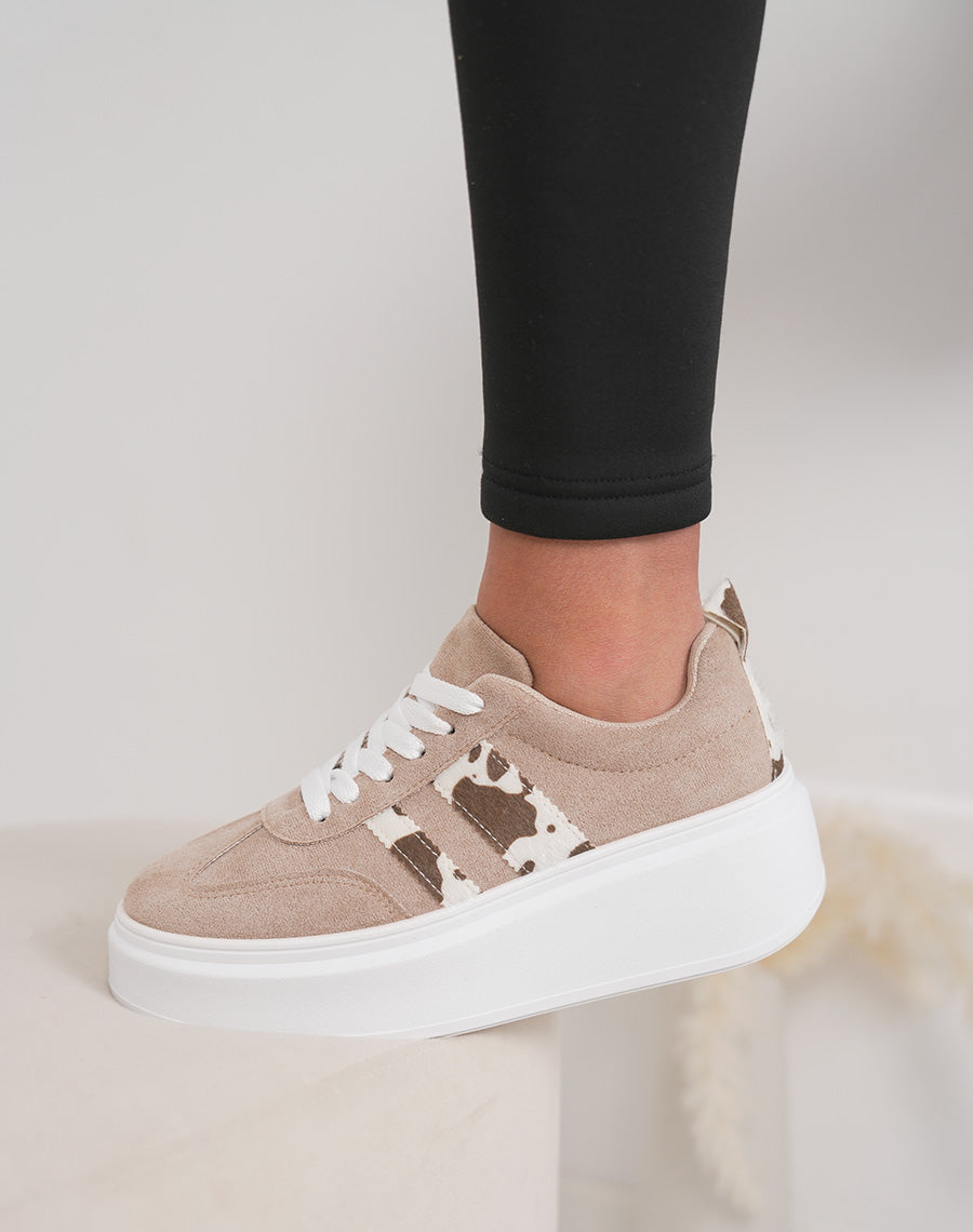 Basket femme taupe élégante avec rayures effet vachette et plateforme confortable