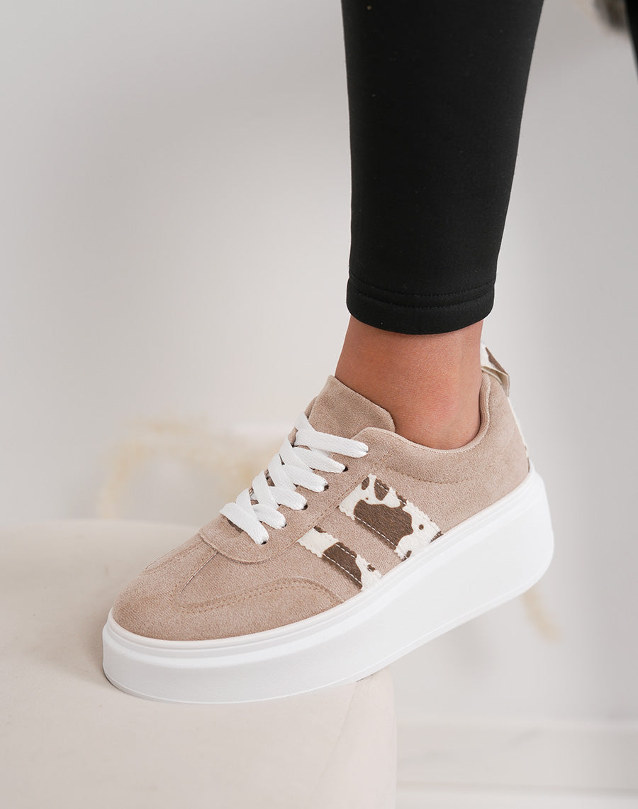 Basket femme taupe élégante avec rayures effet vachette et plateforme confortable