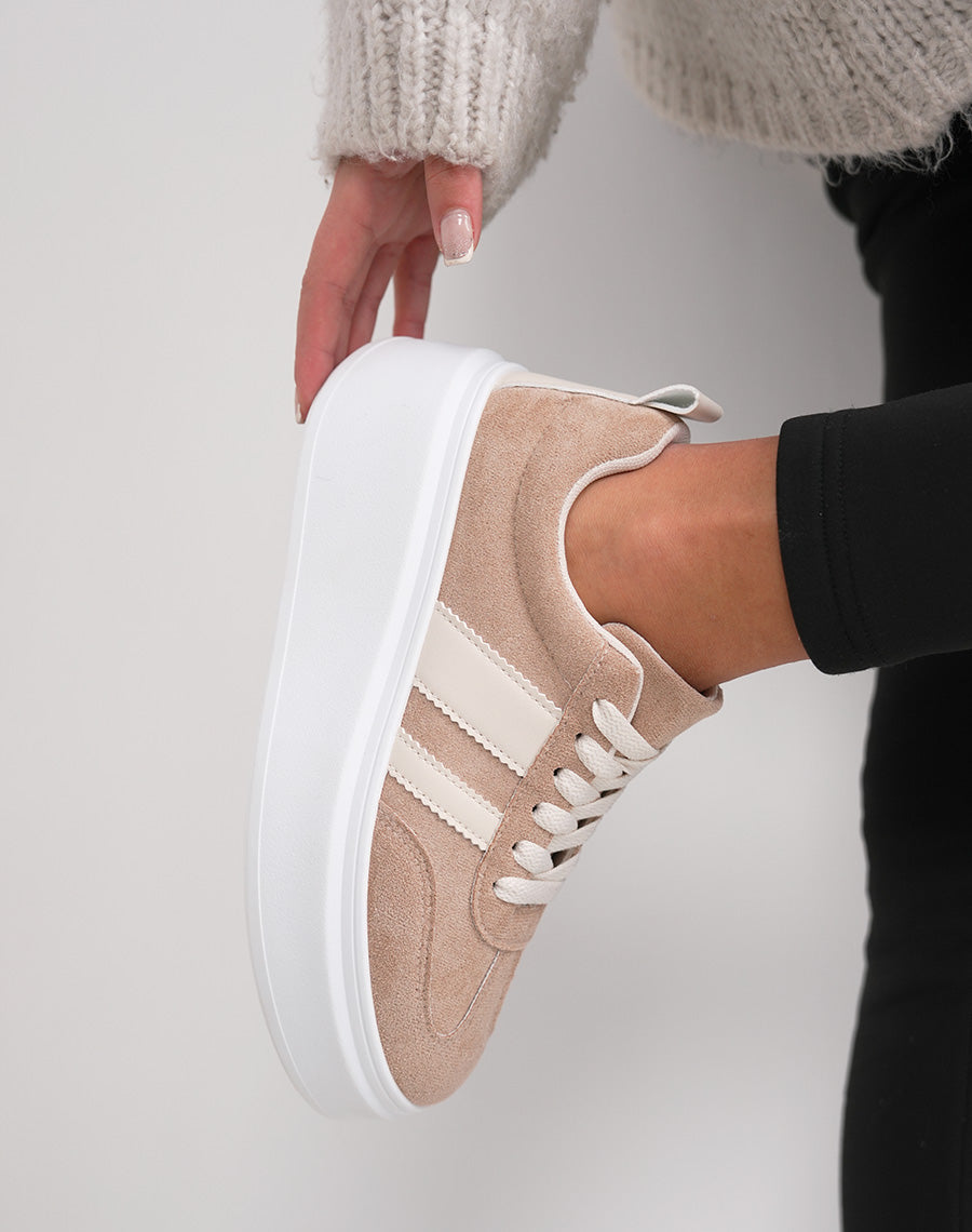 Basket femme beige foncé élégante avec rayures écru et plateforme blanche tendance