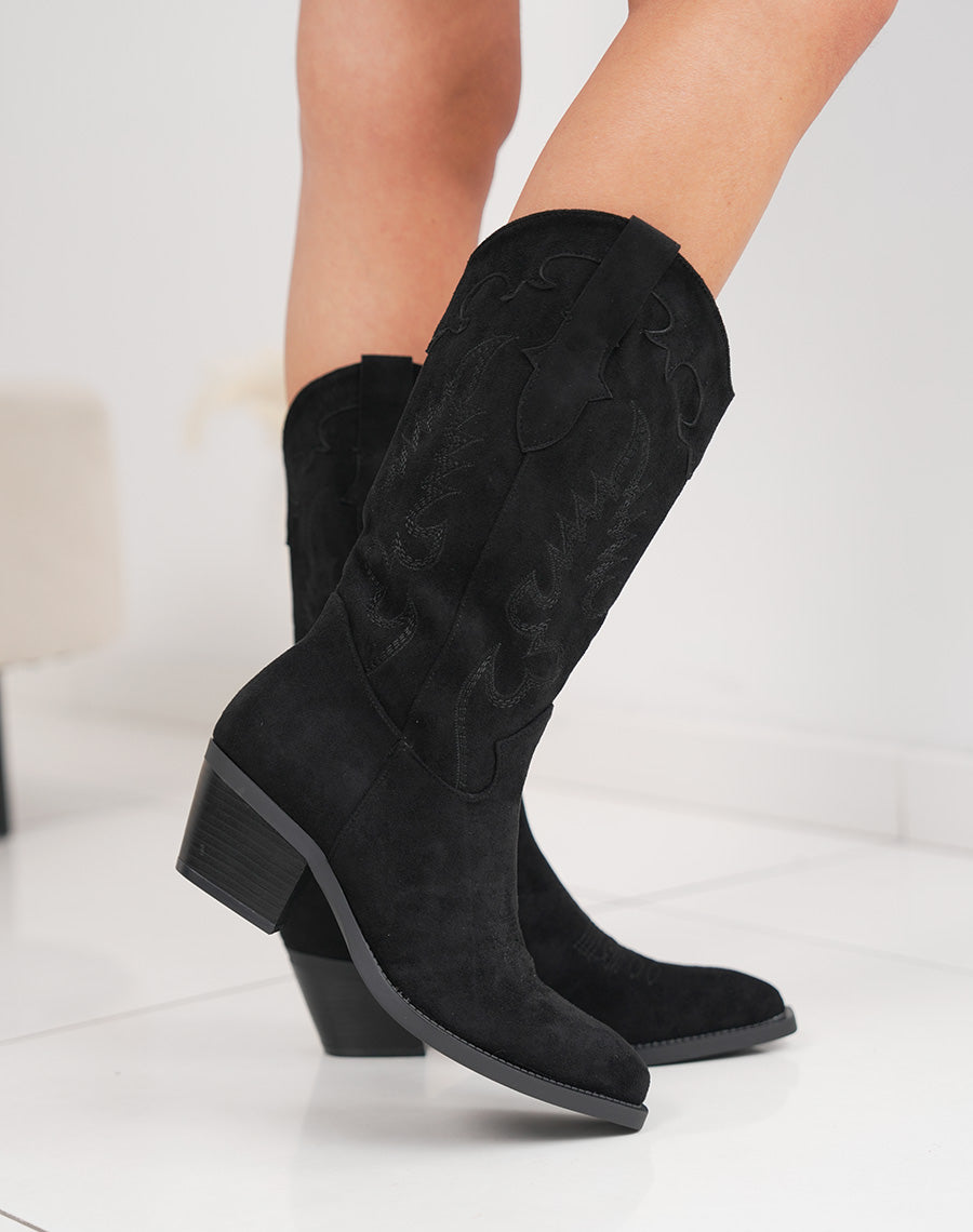 Santiags femme noires en suédine brodée avec bout pointu et tige courte tendance