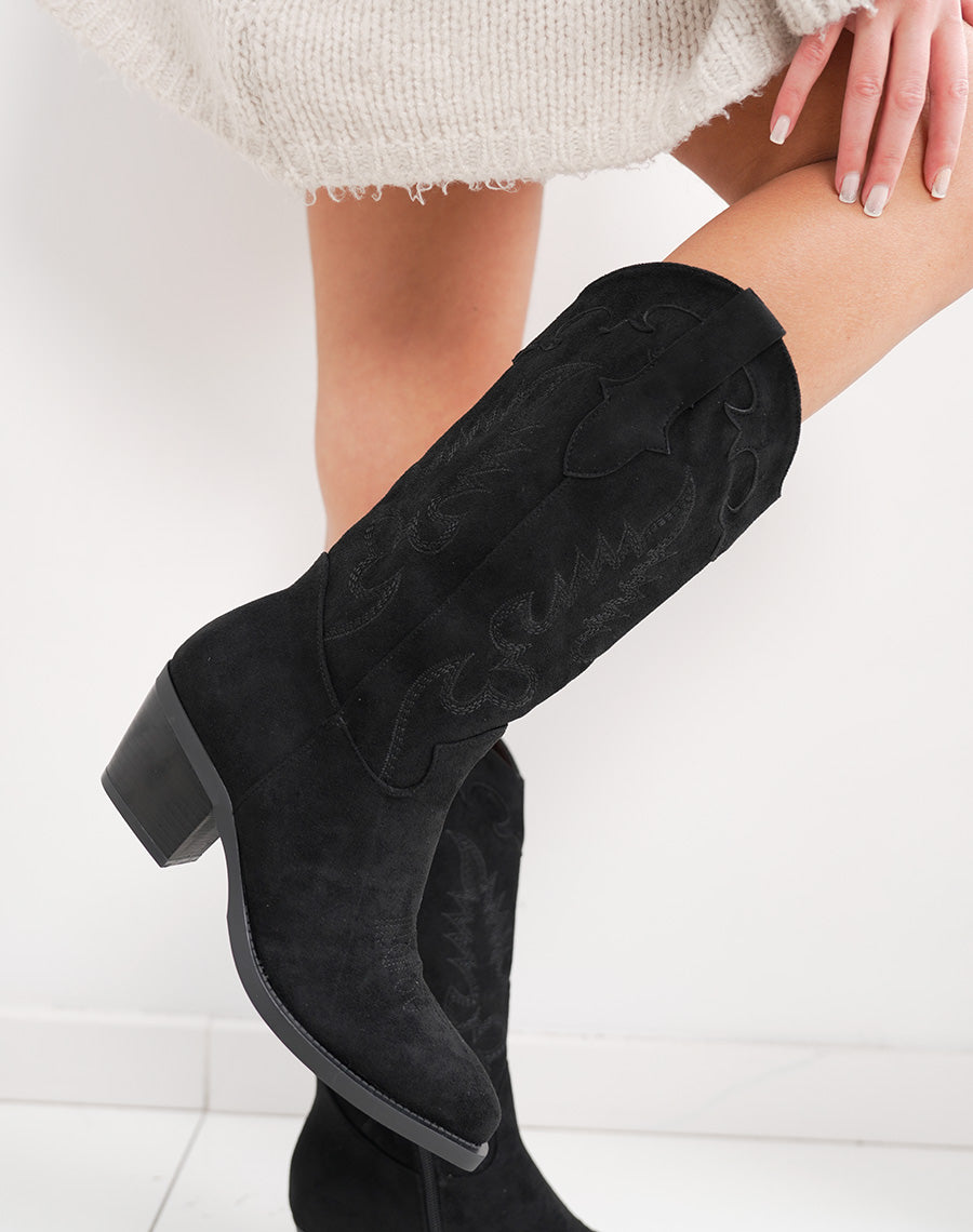 Santiags femme noires en suédine brodée avec bout pointu et tige courte tendance