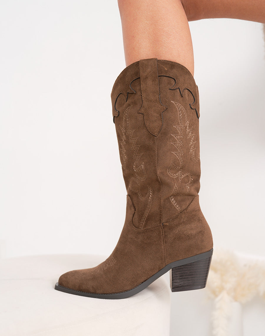 Santiags femme marron clair en suédine brodée avec tige courte et talon épais