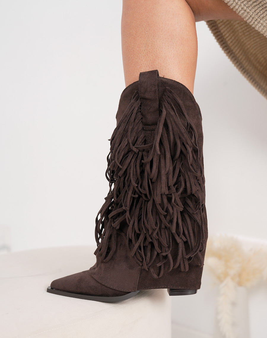 Santiags femme marron à franges en suédine avec talon haut et bout pointu tendance