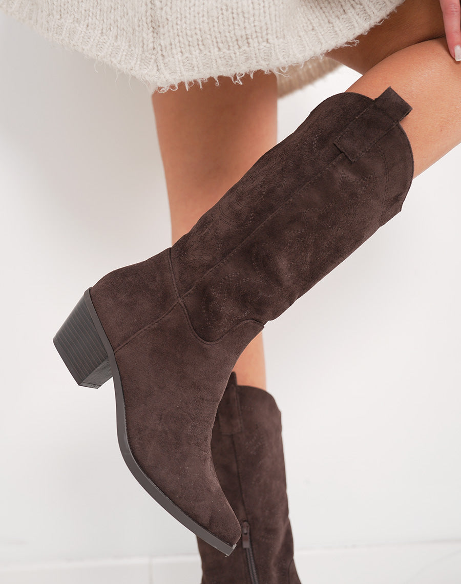 Santiags femme marron en suédine avec bout pointu et talon épais confortable