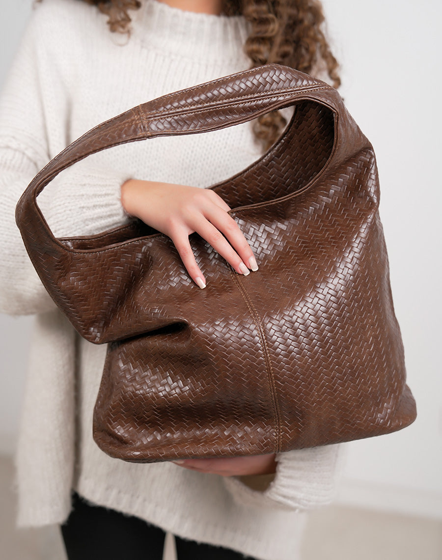 Grand sac besace femme marron tressé brillant avec compartiment zippé pratique