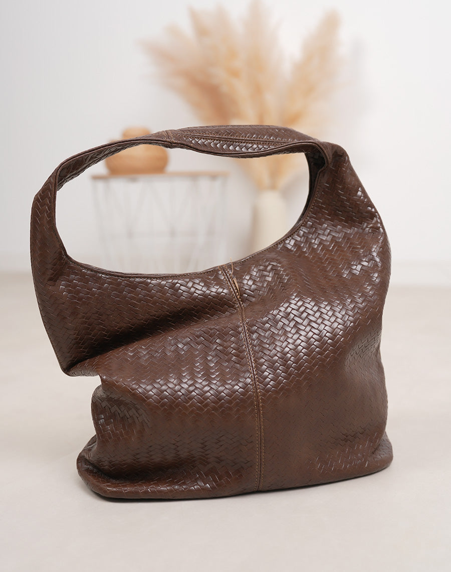 Grand sac besace femme marron tressé brillant avec compartiment zippé pratique