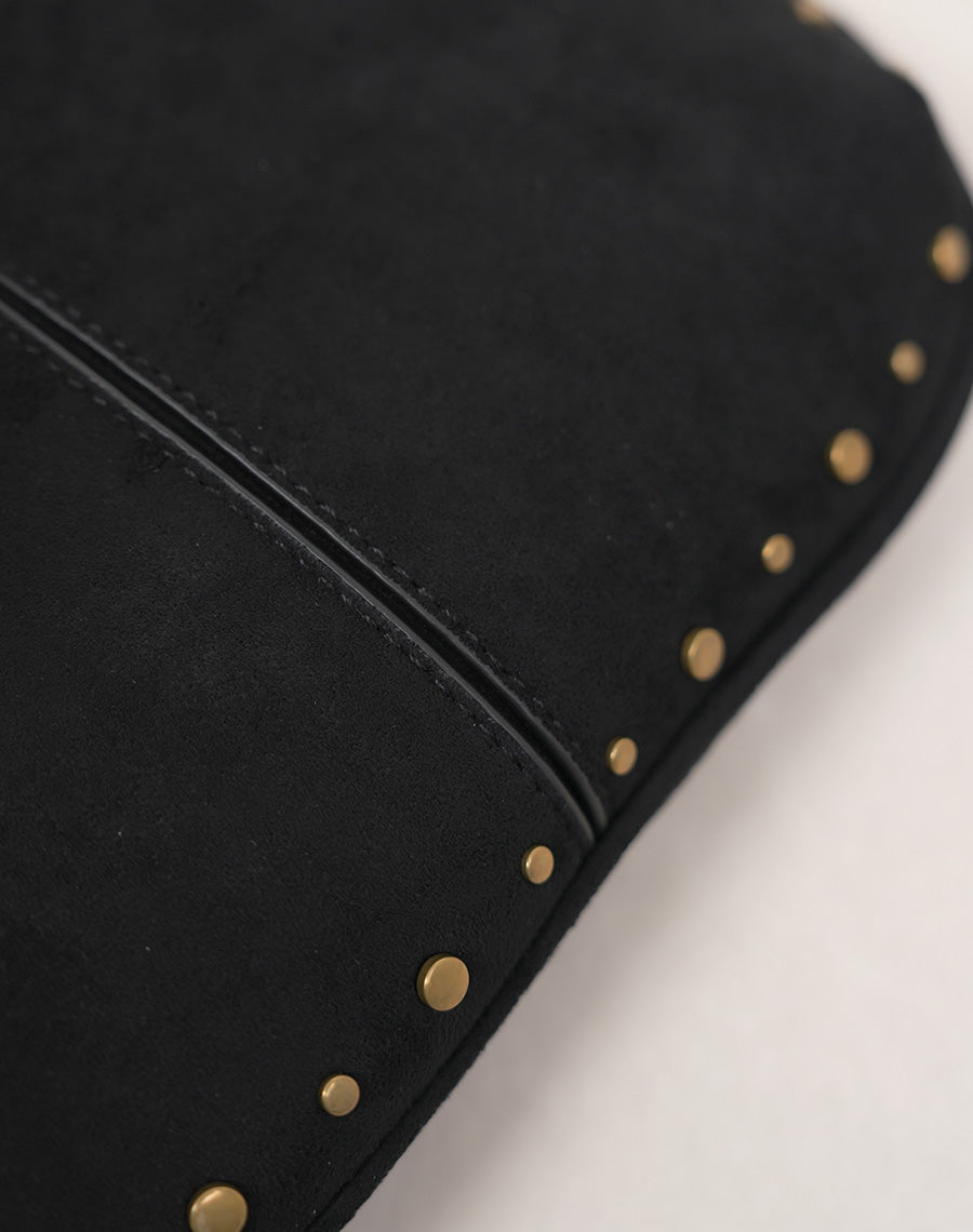 Sac pochette femme noir en suédine avec clous dorés et bandoulière élégante