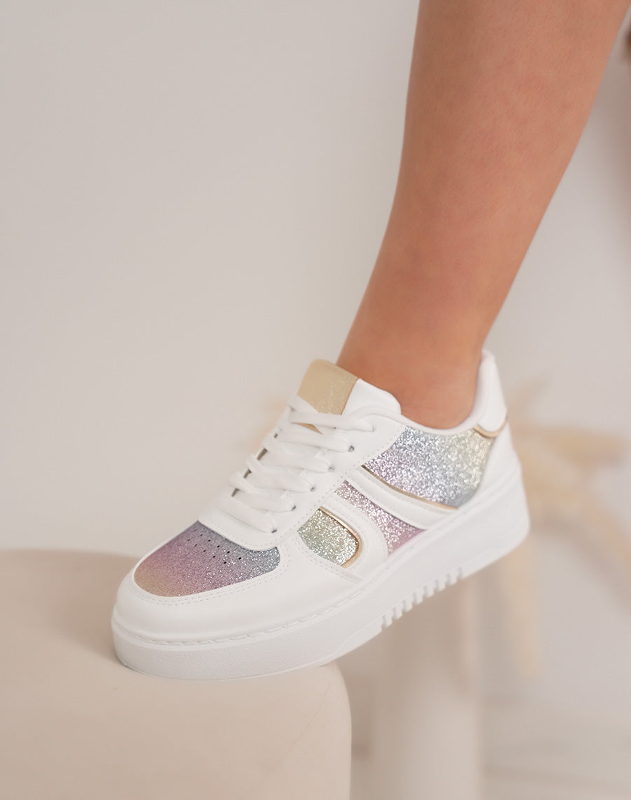 Basket femme blanche tendance avec paillettes multicolores et bandes latérales
