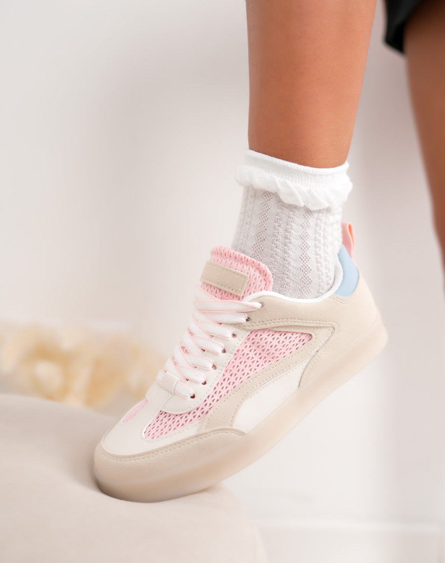 Basket femme blanche et rose élégante avec empiècements suédine beige et bleu pastel
