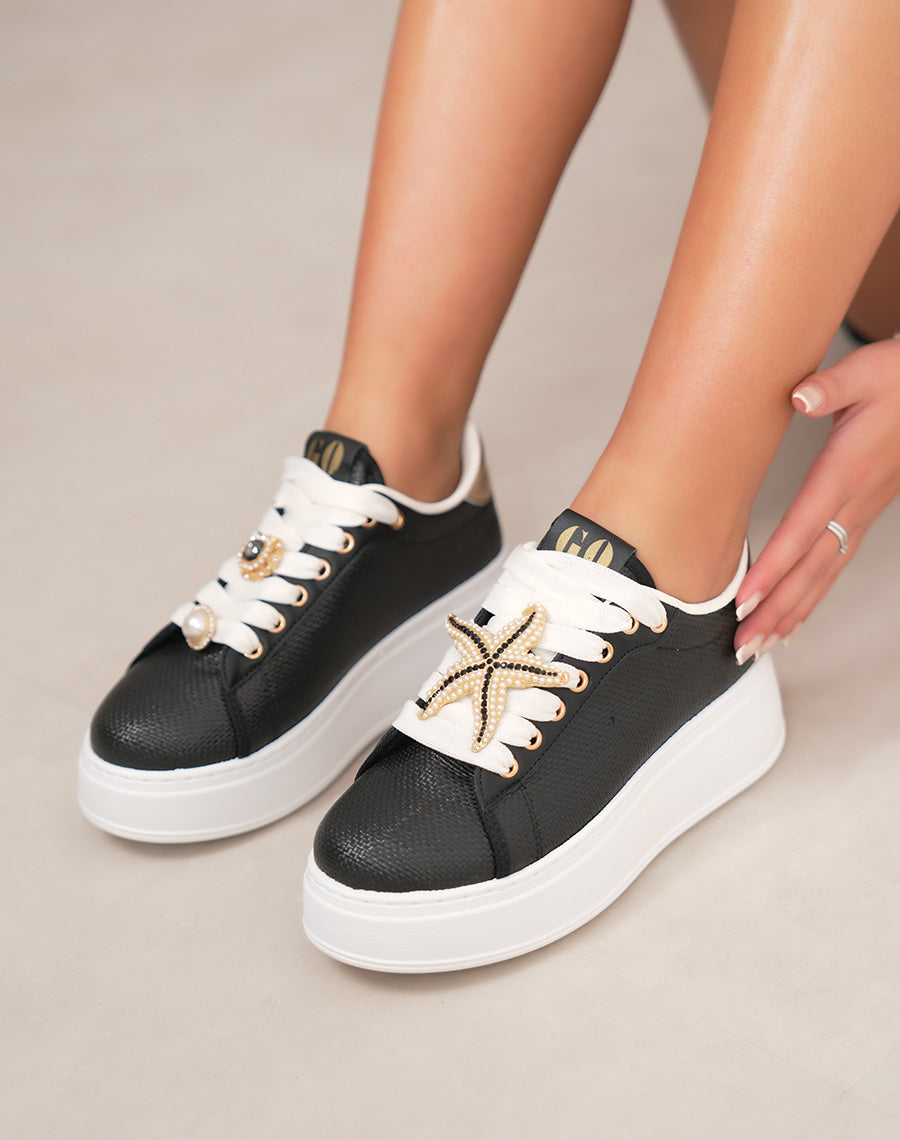 Basket femme noire élégante effet jute avec empiècement doré et bijoux fantaisie