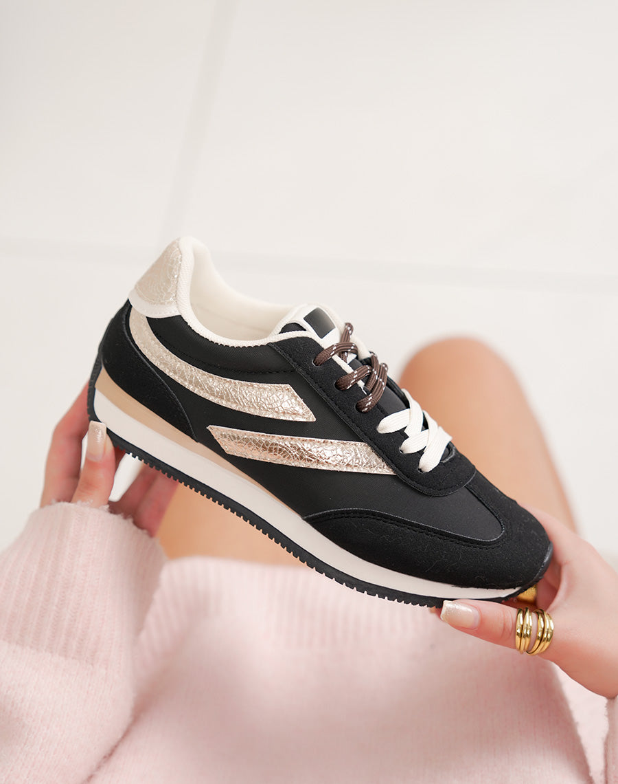 Baskets femme noires avec empiècements dorés effet croco et double lacets