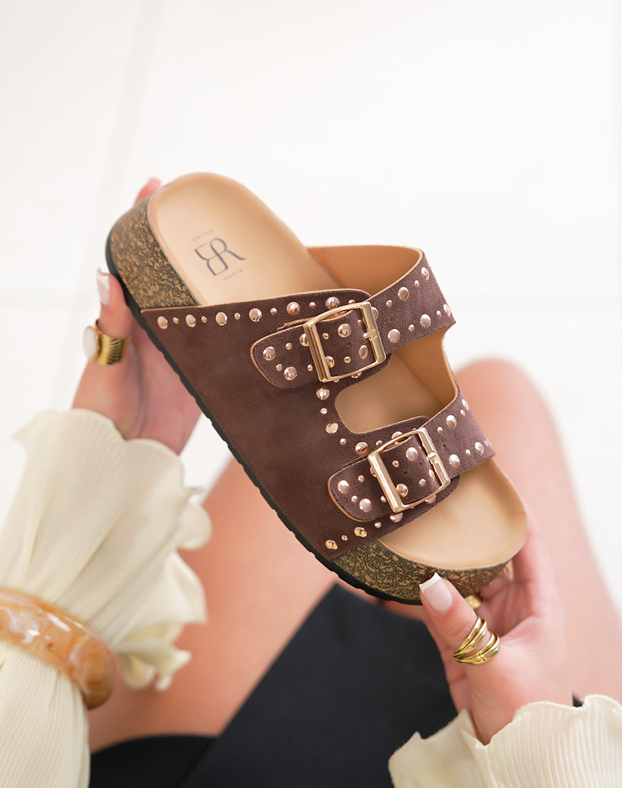 Mules femme marron en suédine cloutées dorées tendance et confortables